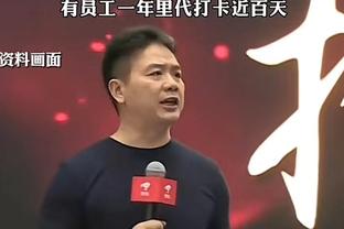 欢乐？喀麦隆队抵达球场，奥纳纳提着音箱全队载歌载舞？